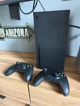 Xbox Series X – 1 TB, 2 ovladače, originální krabice – TOP s