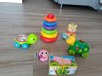 Hračky Fisher Price playgro navlékací kroužky kruhy i jiné