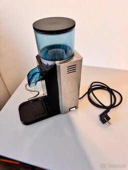 Italský profi mlýnek Rancilio Rocky top stav