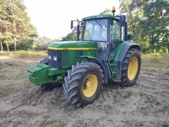 Traktor John Deere 6810