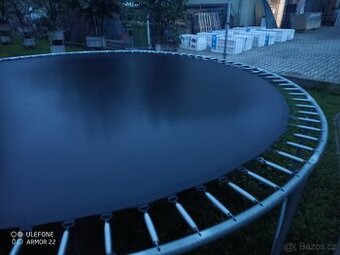 Trampolína