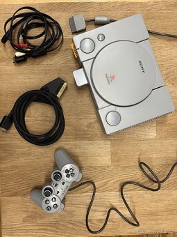 PlayStation 1 + ovladač