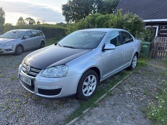 VW Jetta 1.6i 85kw koupeno v CZ Automatická Klima