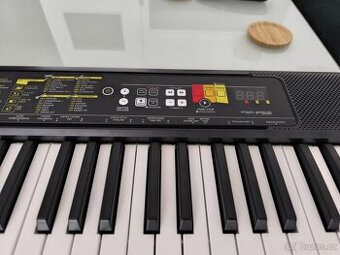 Klávesy YAMAHA PSR-F52 včetně ochraného pouzdra v záruce
