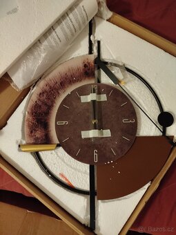Nástěnné hodiny