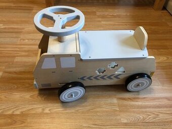 Dřevěné autíčko odrážedlo