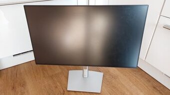 24" LCD s KVM switchem Dell U2422HE
