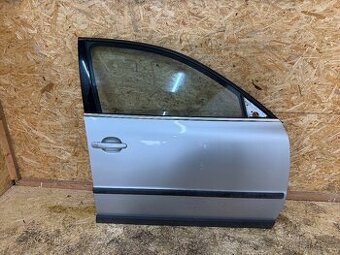 PRAVÉ PŘEDNÍ DVEŘE VW PASSAT B5.5 STŘÍBRNÁ LA7W