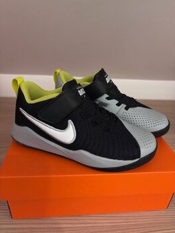 NIKE basket TEAM HUSTLE vel.32