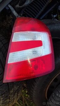 Škoda Fabia 1 pravá zadní PZ lampa facelift originální pěkná