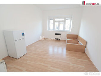 Světlý byt 1+kK, 26 m2, 3.patro, OV, cihla, Praha 10 - Straš