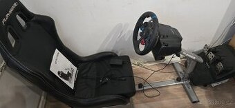 Prodám volant a pedály s konstrukcí a se sedačkou.