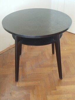 Starý černý konferenční stolek