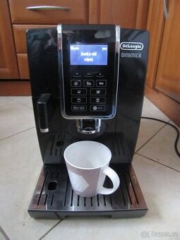 Nabízím kávovar Delongi Dinamika. Plně funkční. Bez mlékovky