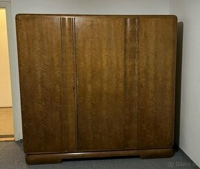 Šatní skříň dřevěná retro - 1