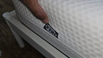 IKEA matrace a rám postele