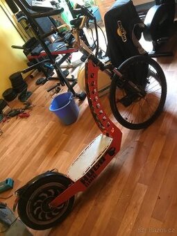 Elektrická kolobezka- hugo bike