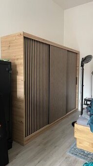 REZERVACE šatní skříň Abi Lamelo 1 šířka 250cm - 100% stav