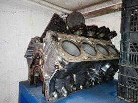 Blok motoru V8 - 1