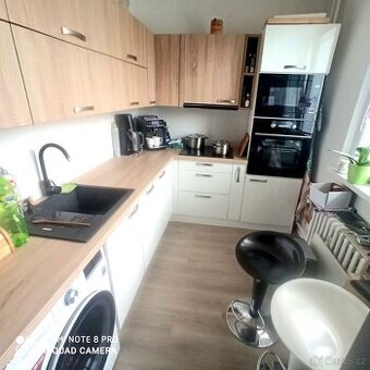 Prodej bytu 3+1 60m2 po rekonstrukci BEZ RK - 1