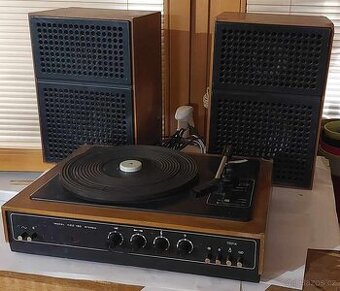 Gramofon TESLA nzc 130