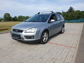 Ford Focus Kombi 1.6i benzín nová stk