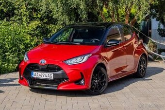 Toyota Yaris 1.5 Hybrid e-CVT Premiere / AJ NA SPLÁTKY