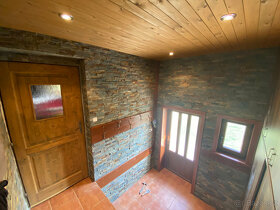 Obklad břidlice / břidlicový obklad