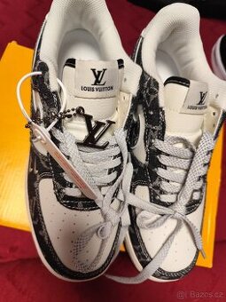 Nike Air force 1,07 LV8, size EUR 42