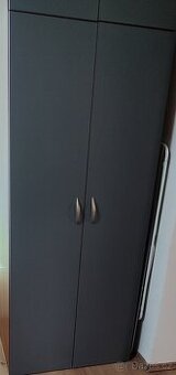 Šatní skříň s nástavcem