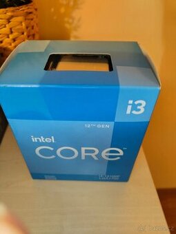 P: procesor intel i3 12100F