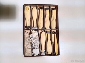 Krabice starožitných řezáků na sklo (10+ kusů)