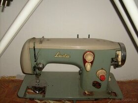 RETRO ŠICÍ  STROJ LADA  ZA 300KČ