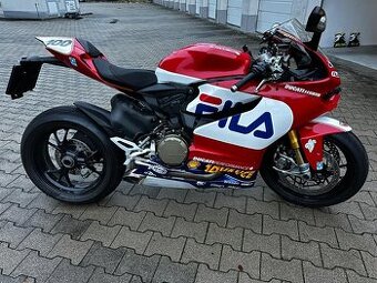 Ducati Panigale 1199S Top stav, 17 500km