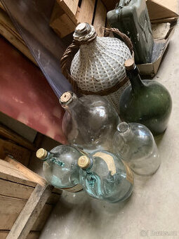 Demižony skleněné více kusů, celek za 1.000 kč