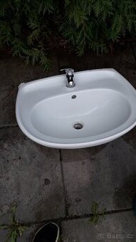 Prodám umyvadlo a WC se splachovačem