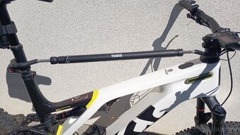 Adaptér rámu k nosiči pro karbonové kolo