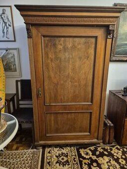 Starožitné šatní skříně– masiv, dýha ořech