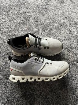 On Running, model Cloud 5 WP, velikost 38,5