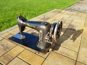 Šicí stroj Minerva