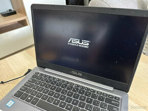 ASUS VivoBook S14 FullHD/Intel i5–8250U/20GBRAM/512GBSSD - 1