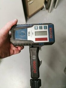 Prijimac laser Bosch LR1 držak a nivelacni lať PUA45