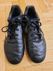 Kopačky lisovky Adidas vel. 38 a 2/3
