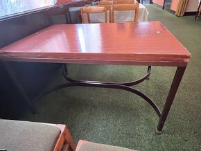 stoly x 14 -- na zařízení restaurace, hospody