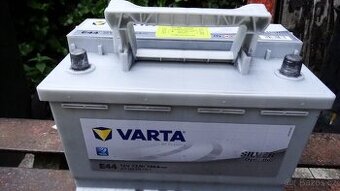 8 měsíců mladá Varta Silver Dynamic E44 12V 77Ah 780A