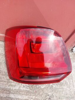 Zadni leve svetlo vw polo 6r rv 2015