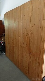 Šatní skříň z masivu borovice