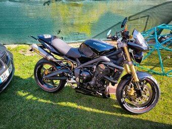 Triumph street triple 675