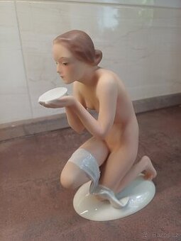 Plastika akt Dívka s miskou PIRKEN HAMMER 1930 - 1