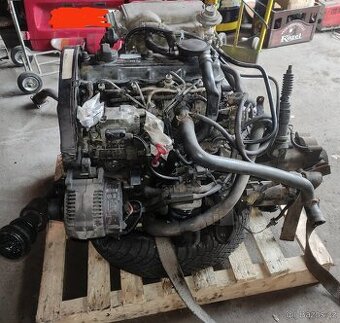 Motor 1.9 SDI AEY 47 kW, jen 187 tis km + paleta dílů